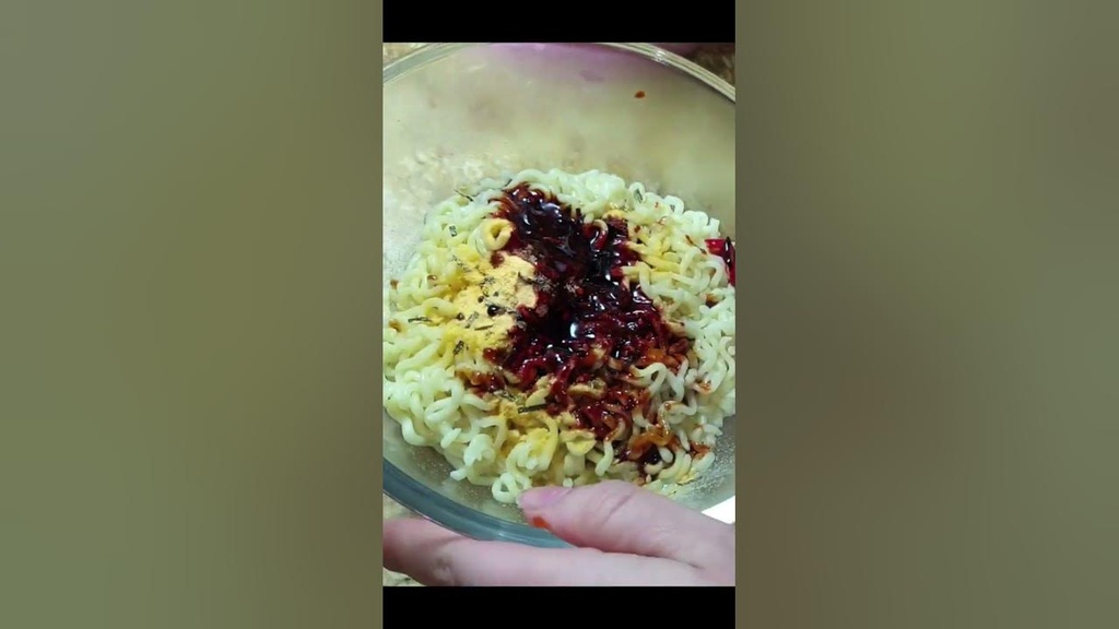 اندومي كوري بيجو بالجبنة 127  جم*4
